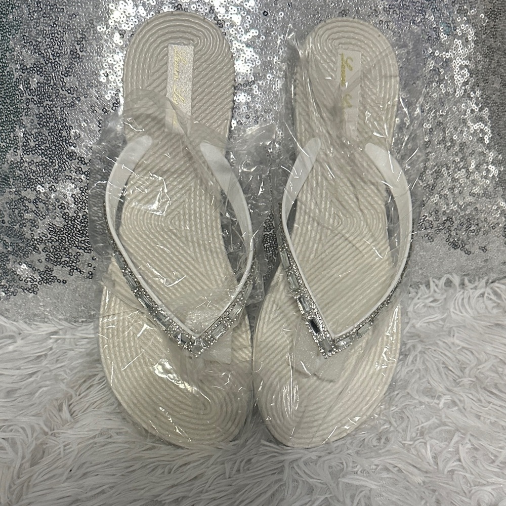 Lauren Lorraine White Sandals with Silver Details